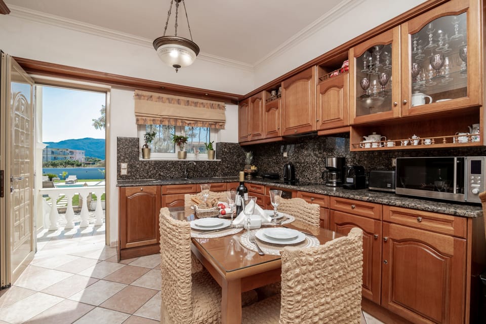 Family Villa | Private kitchen | Full-size fridge, microwave, oven, stovetop