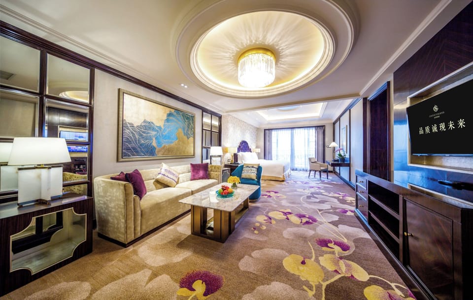 Castle Suite | Premium bedding, down comforters, minibar, in-room safe