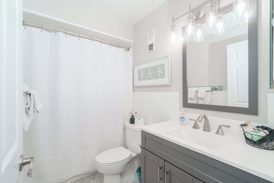 Bethys Beachy Beauty Regency Towers! Apartment in Lower Grand Lagoon