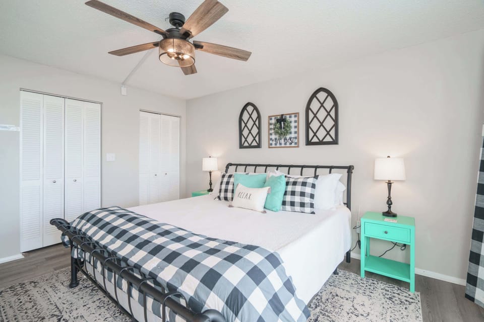 Bethys Beachy Beauty Regency Towers! Apartment in Lower Grand Lagoon