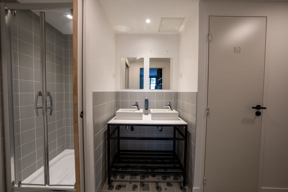 Shared dormitory, Mixed, 6 beds | Bathroom