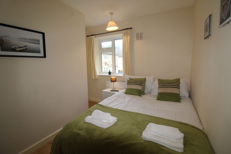 House | 5 bedrooms, blackout drapes, iron/ironing board, free WiFi