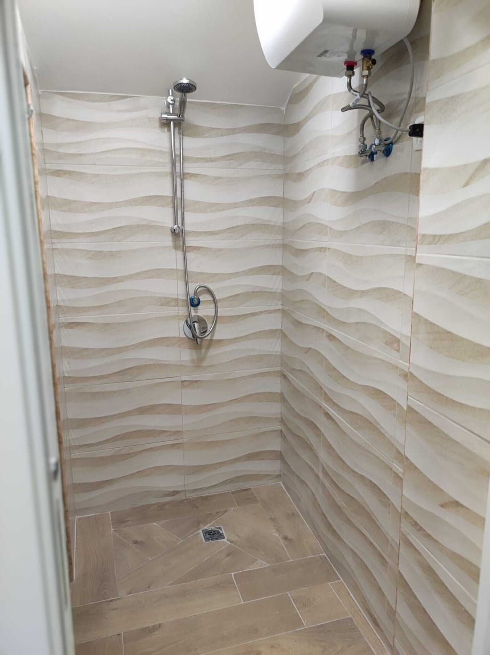 Classic Condo | Bathroom | Shower, rainfall showerhead, free toiletries, hair dryer