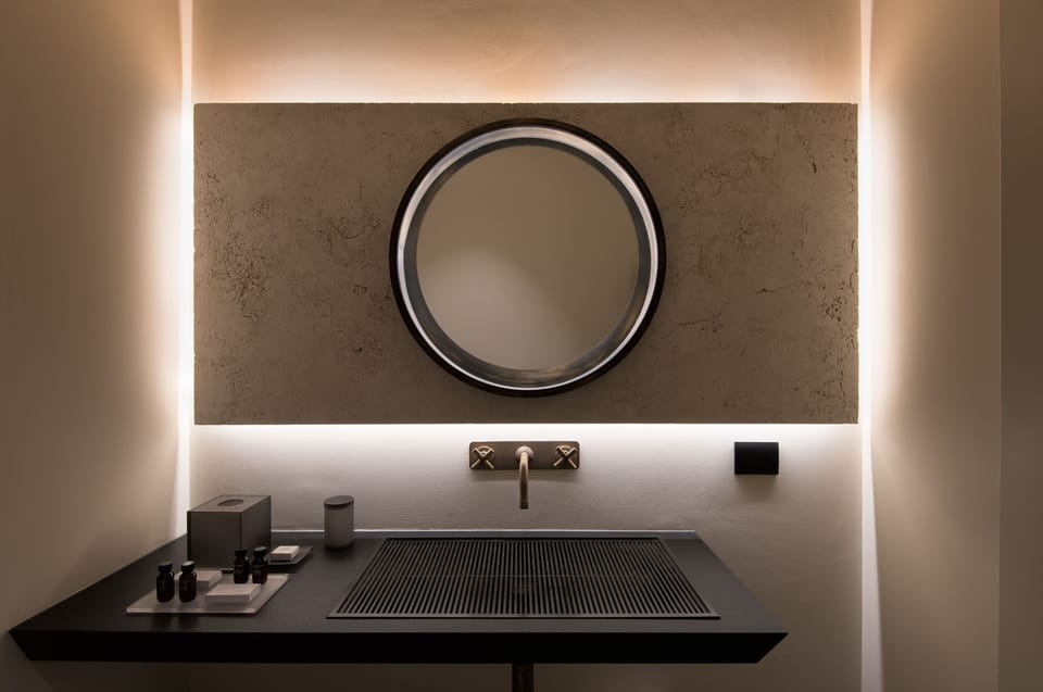 Luxury Studio Suite | Bathroom | Hair dryer, slippers, bidet, towels