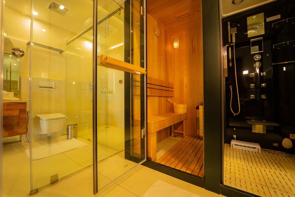 Royal Suite | Bathroom | Separate tub and shower, rainfall showerhead, designer toiletries