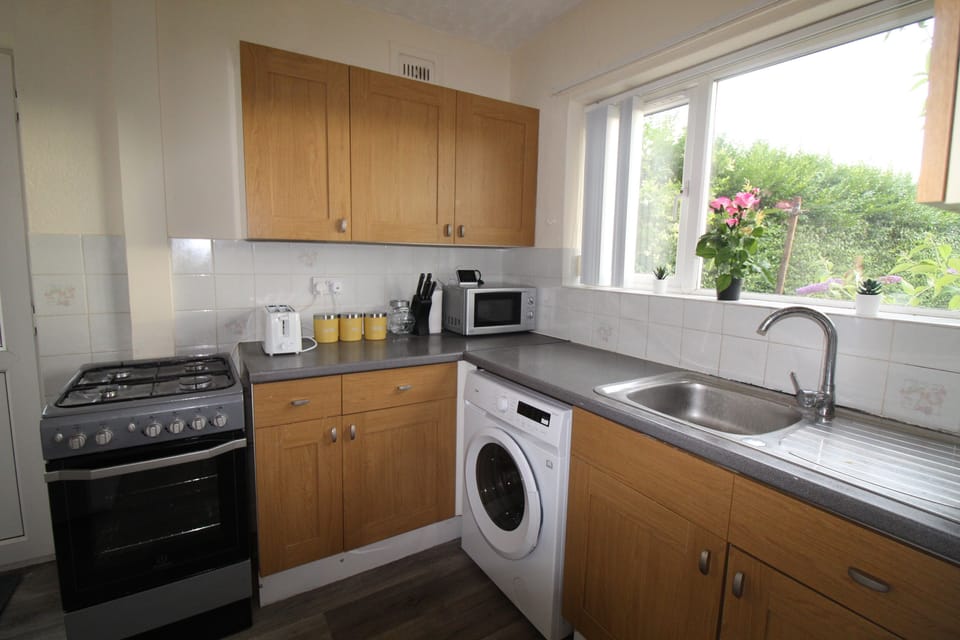 House | Private kitchen | Full-size fridge, microwave, oven