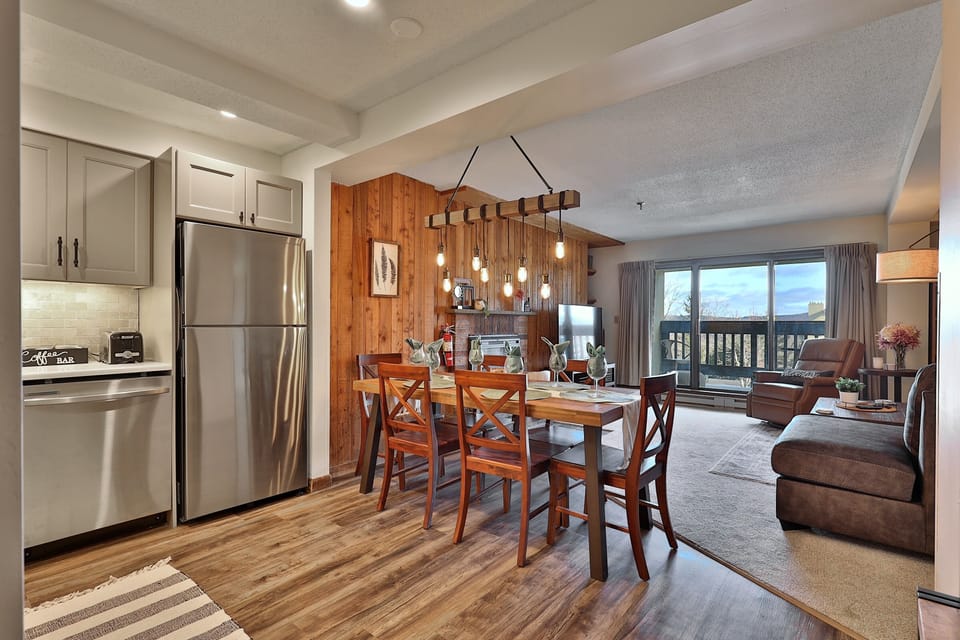 Condo, 3 Bedrooms | Dining