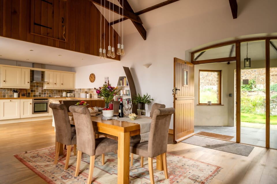 Cottage | Private kitchen | Fridge, microwave, dishwasher, electric kettle