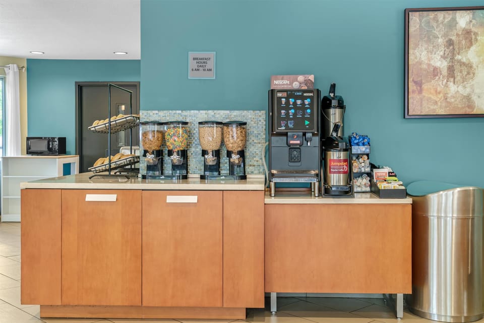 Daily buffet breakfast (USD 0.10 per person)