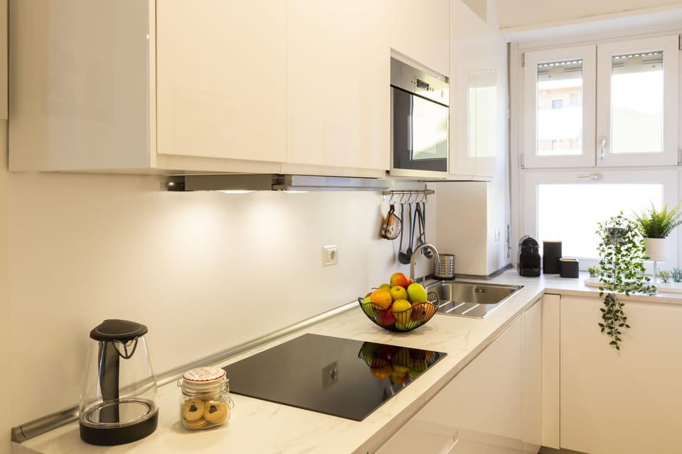 Deluxe Studio | Private kitchen | Full-size fridge, microwave, oven, stovetop