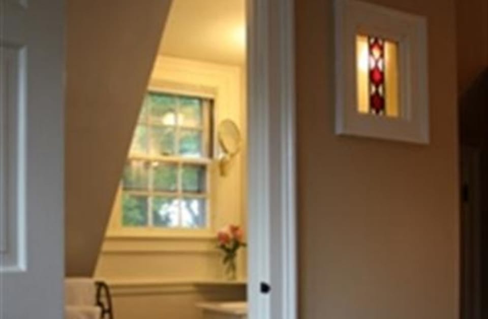 Bathroom | Free toiletries, bathrobes, towels