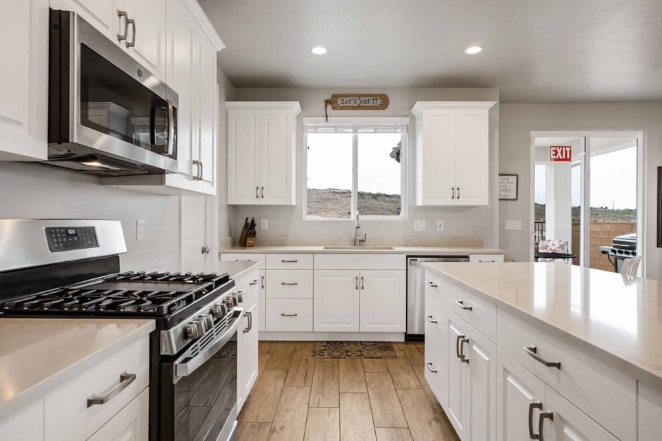 House, 4 Bedrooms | Private kitchen | Fridge, oven, coffee/tea maker, toaster