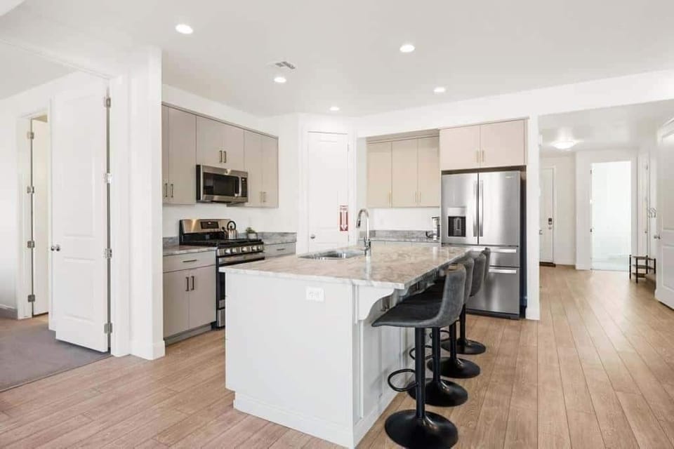 House, 5 Bedrooms | Private kitchen | Fridge, oven, coffee/tea maker, toaster