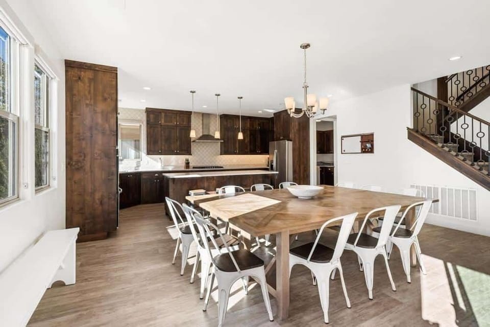 Townhome, 6 Bedrooms | Dining