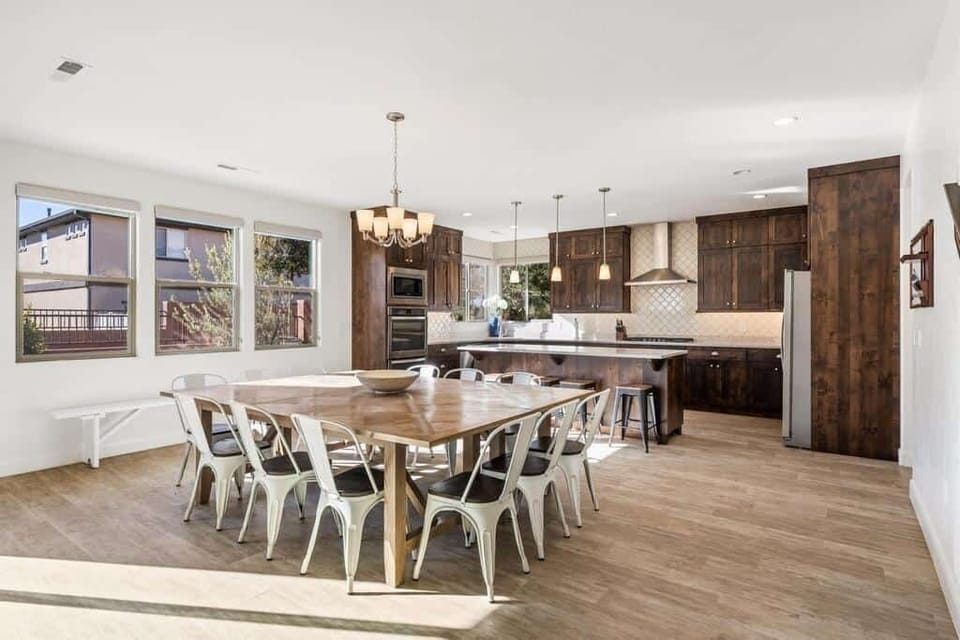 Townhome, 6 Bedrooms | Private kitchen | Fridge, oven, coffee/tea maker, toaster
