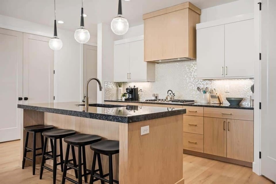 Townhome, 4 Bedrooms | Private kitchen | Fridge, oven, coffee/tea maker, toaster
