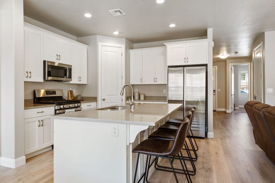 House, Multiple Bedrooms | Private kitchen | Fridge, oven, coffee/tea maker, toaster