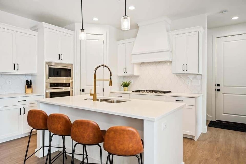 Townhome, 5 Bedrooms | Private kitchen | Fridge, oven, coffee/tea maker, toaster