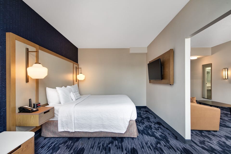 Executive Room, 1 King Bed with Sofa bed | Premium bedding, desk, blackout drapes, iron/ironing board