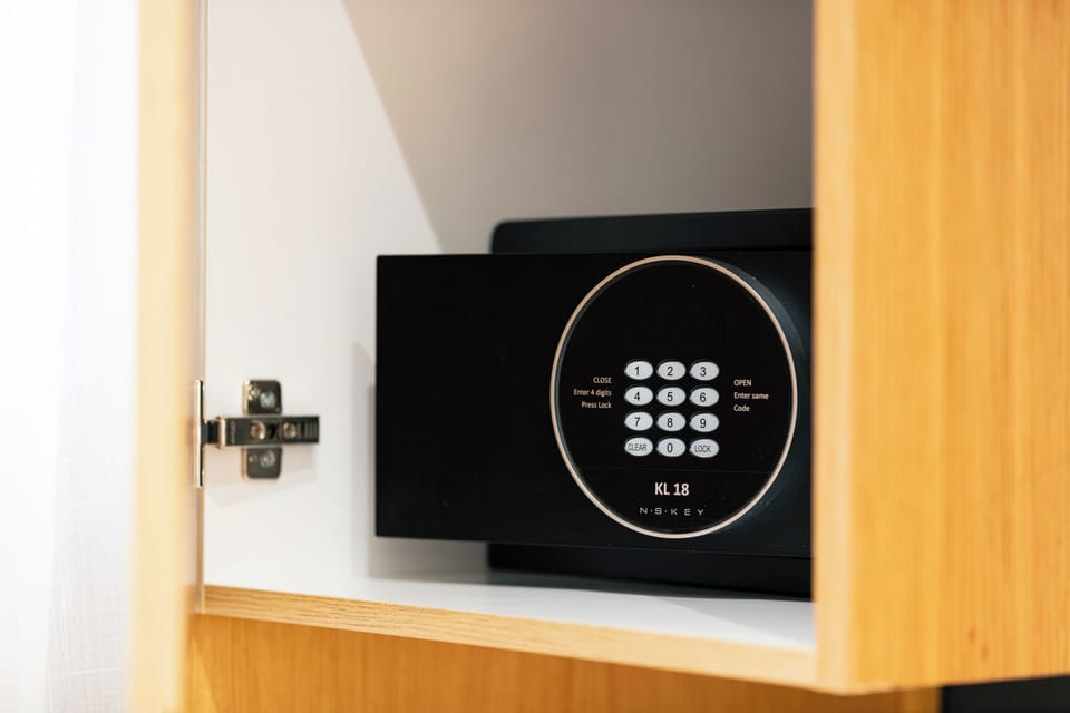 Junior Suite | In-room safe, desk, laptop workspace, soundproofing