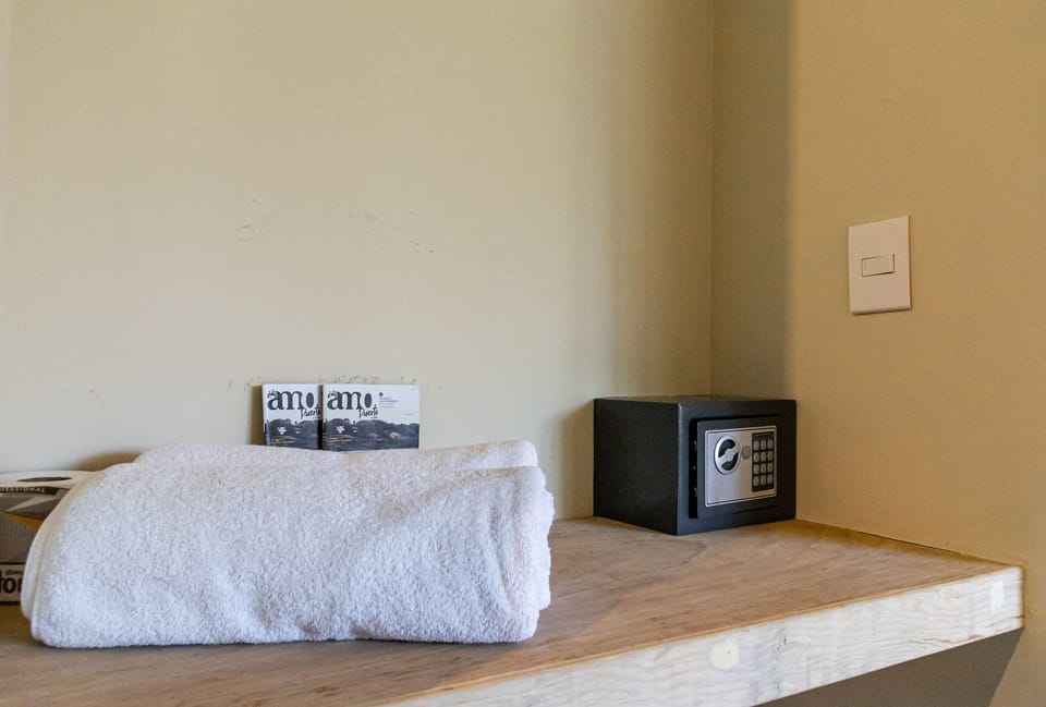 1 bedroom, premium bedding, down comforters, desk