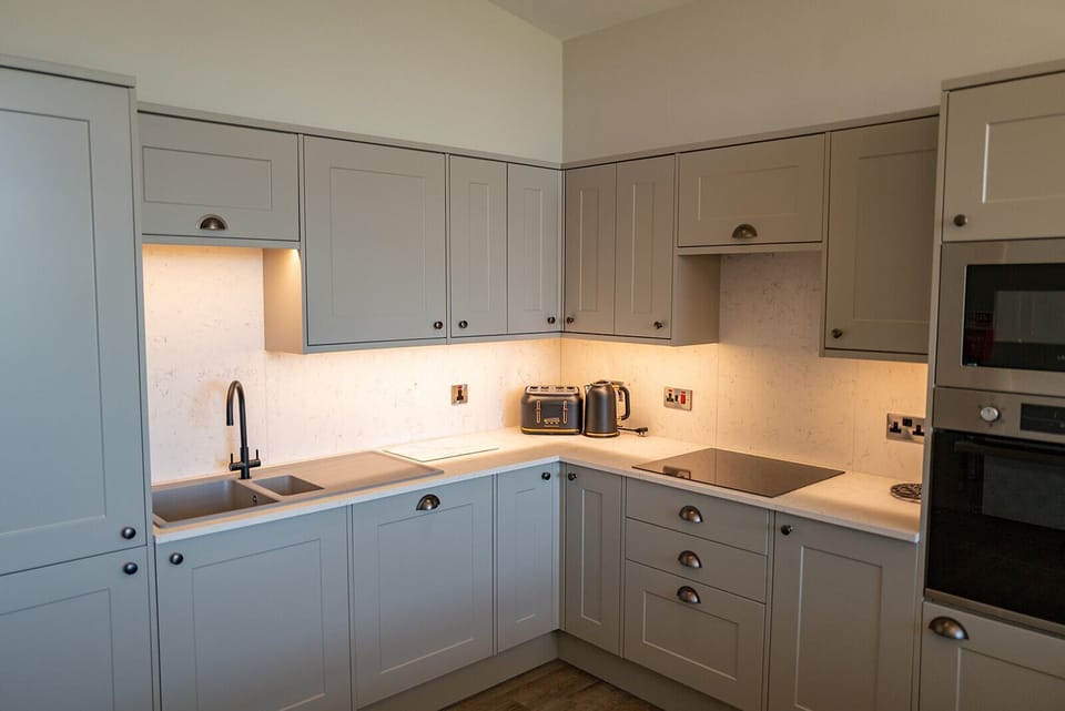 Luxury House, 2 Bedrooms, Hot Tub, Lake View | Private kitchen | Coffee/tea maker, electric kettle