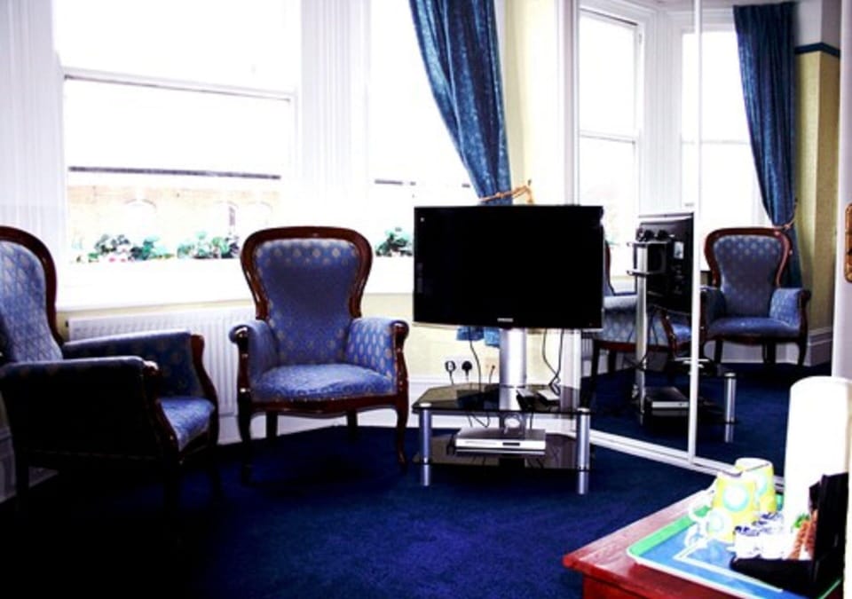 Luxury Double Room, 1 Double Bed, Ensuite | Desk, iron/ironing board, free WiFi, bed sheets
