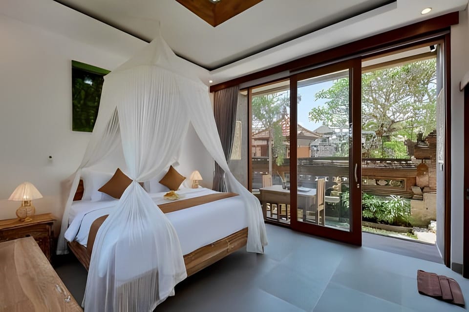 Superior Double Room | Desk, laptop workspace, iron/ironing board, free WiFi