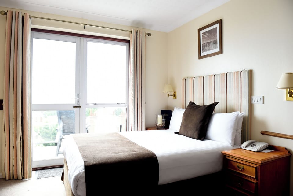 Double Room with Balcony & Sea View | Hypo-allergenic bedding, desk, iron/ironing board, free WiFi