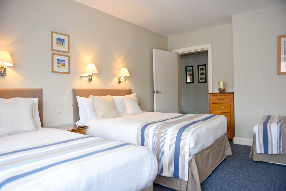 Apartment | Hypo-allergenic bedding, desk, iron/ironing board, free WiFi