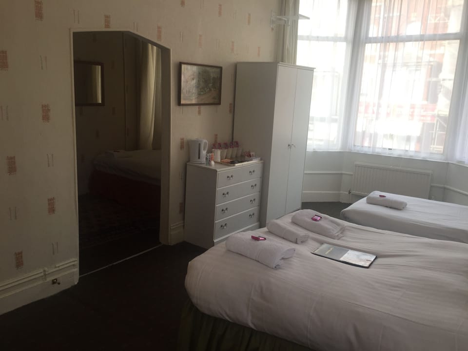 Deluxe Suite, Ensuite (Family Suite) | Iron/ironing board, free WiFi, bed sheets