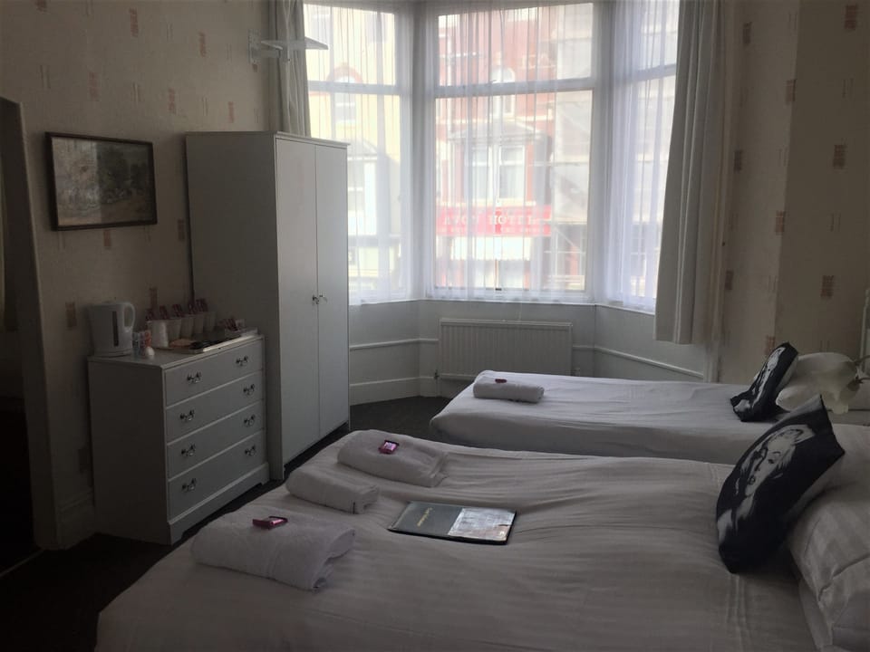 Iron/ironing board, free WiFi, bed sheets