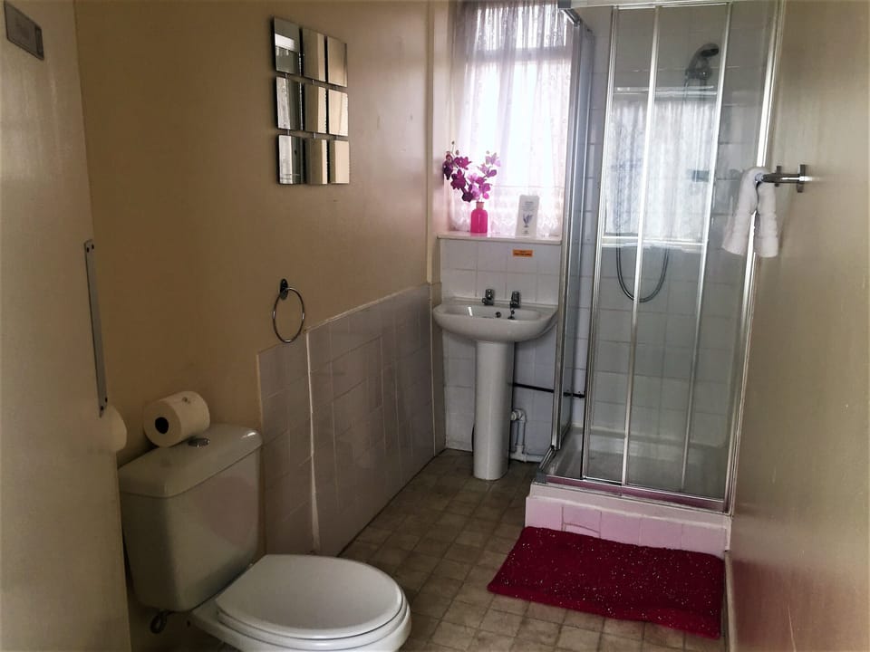 Twin Room, Private Bathroom (Small - External bathroom) | Bathroom | Free toiletries, hair dryer, towels