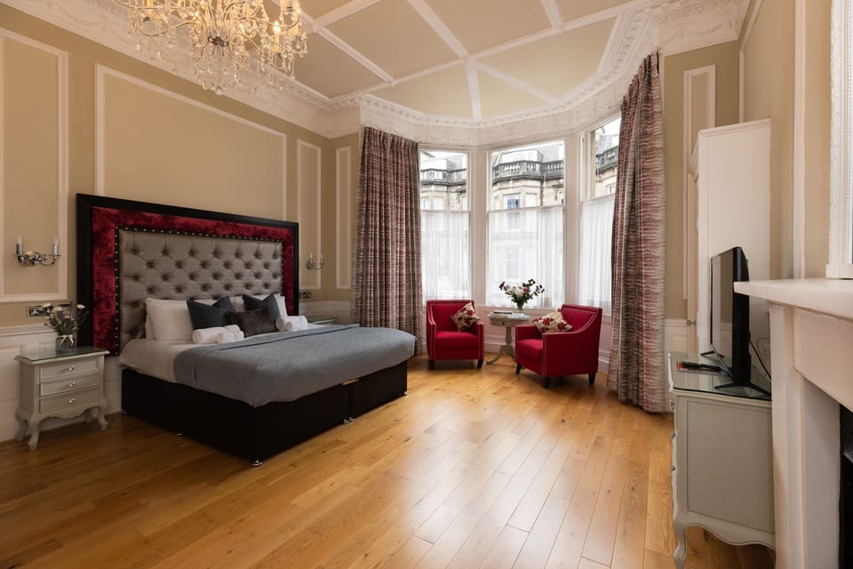 Deluxe Double Room, 1 Queen Bed | In-room safe, desk, laptop workspace, soundproofing