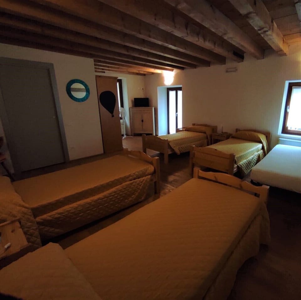 Soundproofing, free WiFi, bed sheets