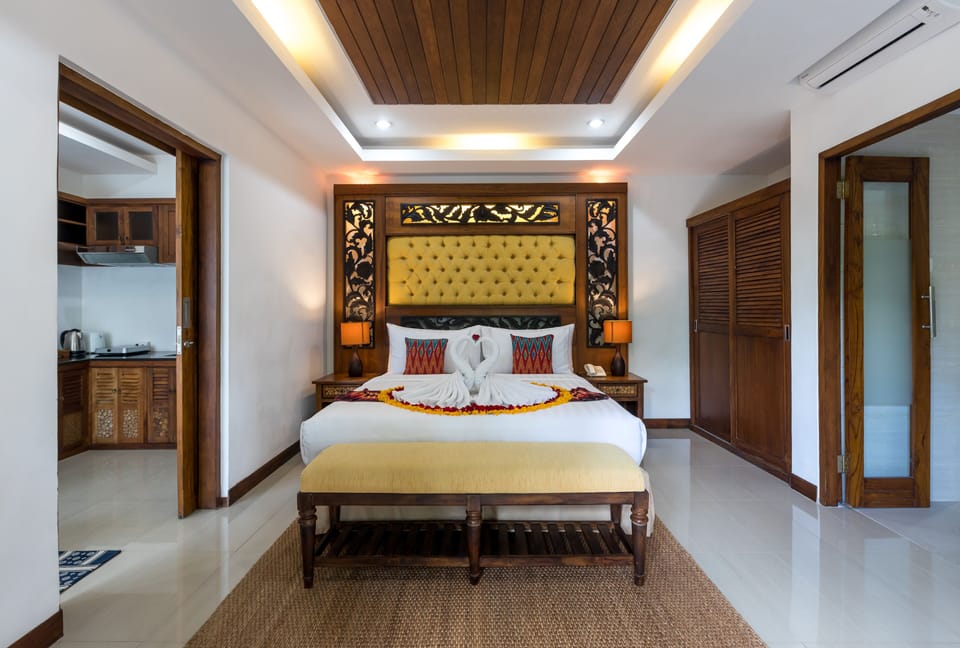 Imperial Room | Minibar, in-room safe, desk, laptop workspace
