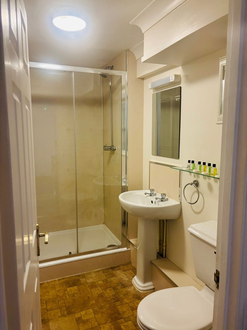 Family Quadruple Room | Bathroom | Shower, free toiletries, towels, soap