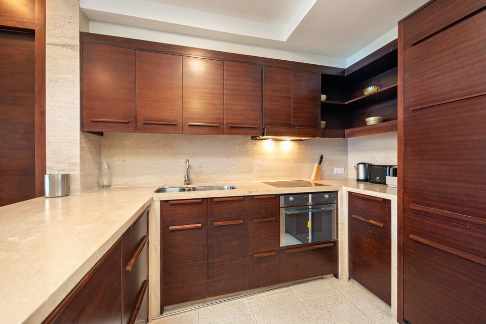 Rice cooker, dining table