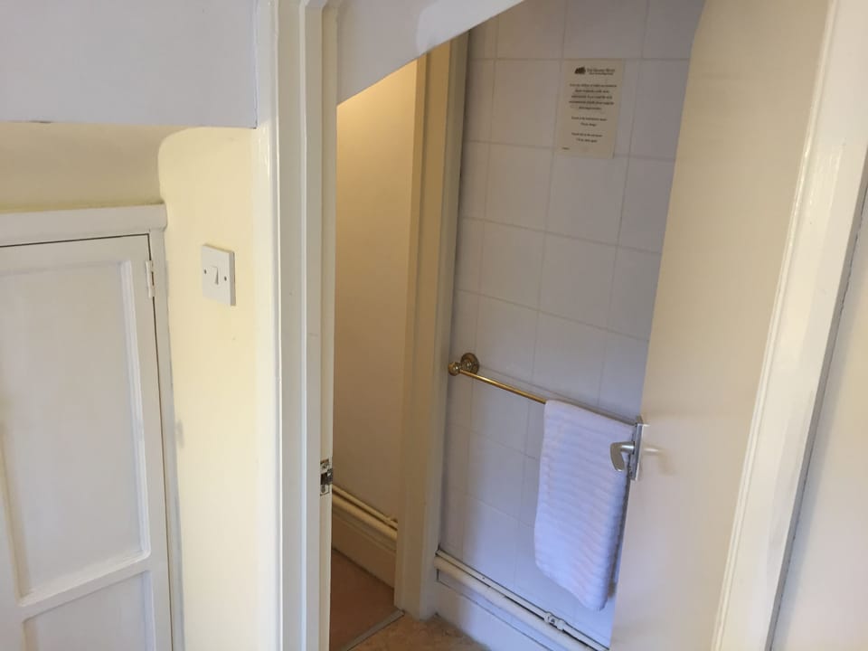 Basic Double Room | Bathroom | Free toiletries, hair dryer, towels, soap