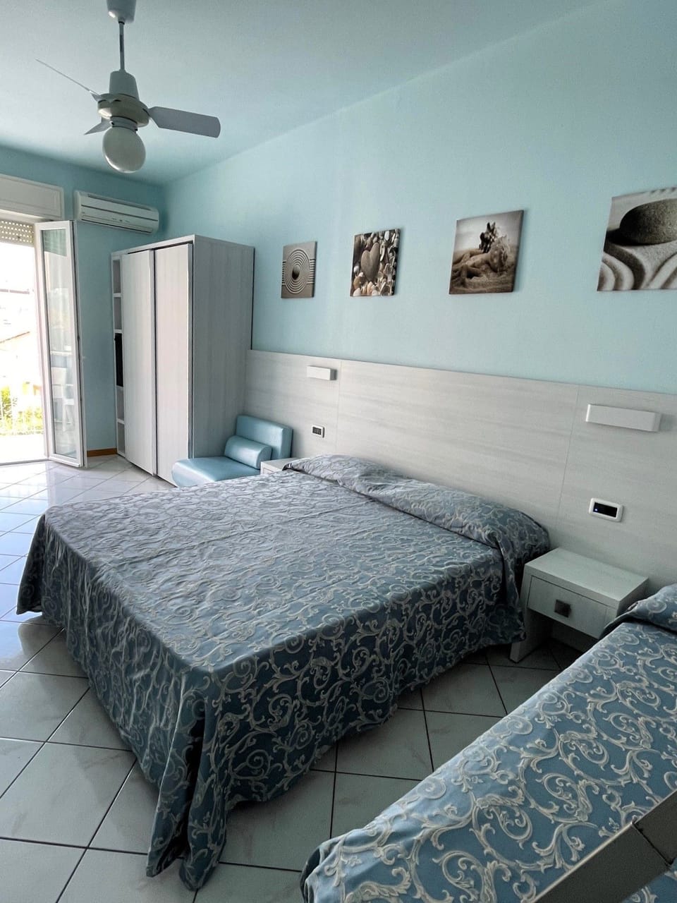 Quadruple Room | In-room safe, desk, free WiFi, bed sheets