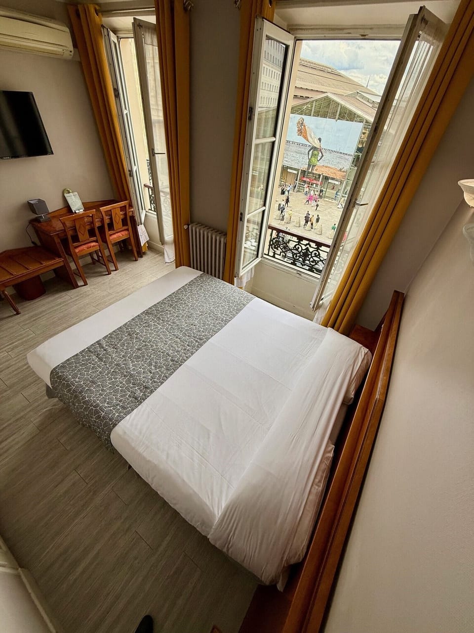 In-room safe, desk, soundproofing, free WiFi