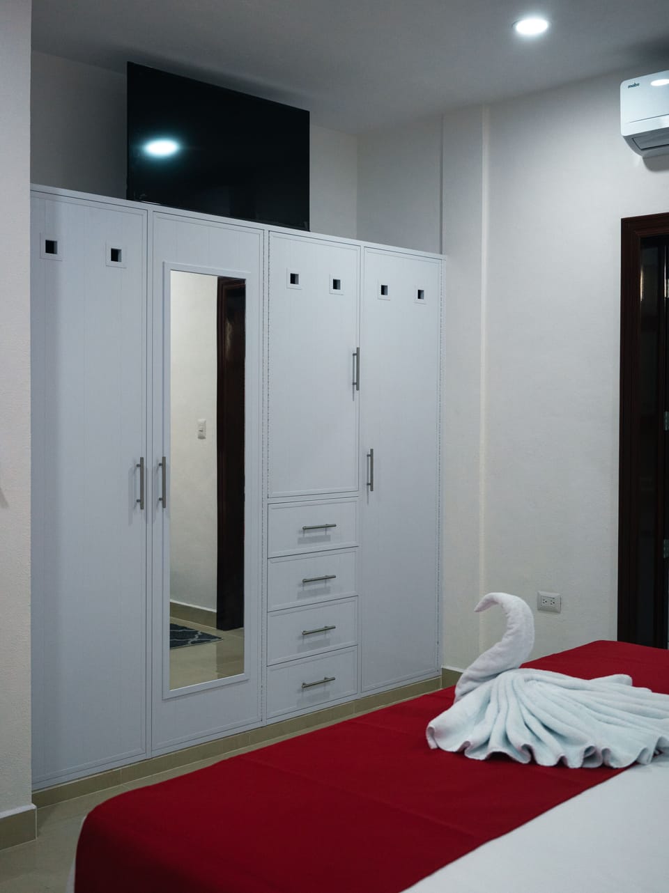 6 bedrooms, in-room safe, free WiFi, bed sheets