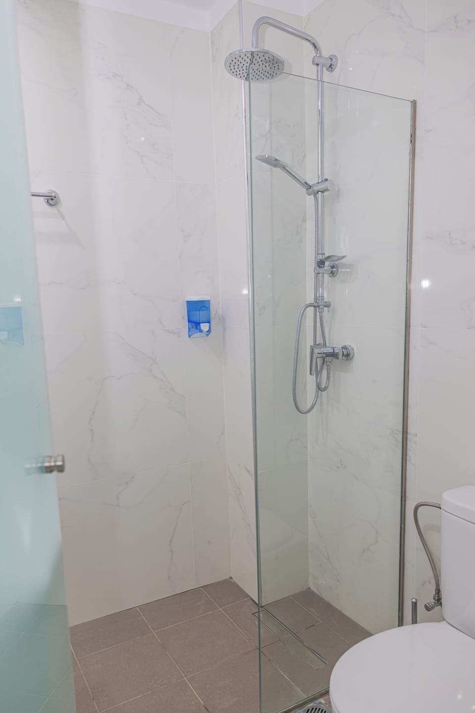 Deluxe Double Room, Partial Sea View | Bathroom | Shower, hydromassage showerhead, hair dryer, slippers