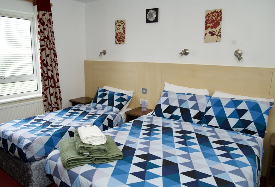 Standard Triple Room | 1 bedroom, blackout drapes, iron/ironing board, cribs/infant beds