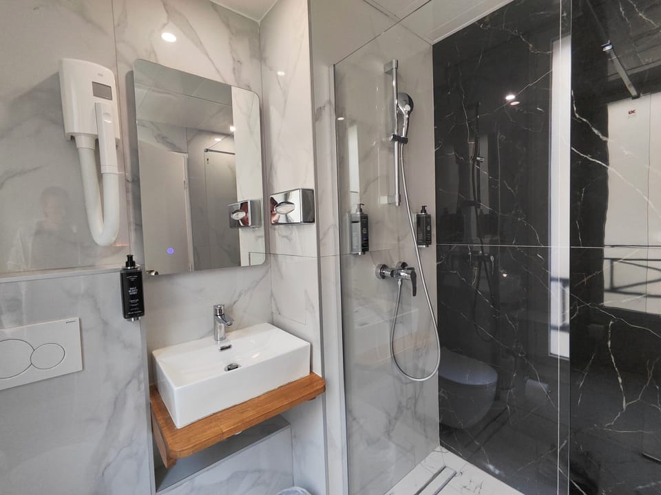 Shower, free toiletries, hair dryer, towels