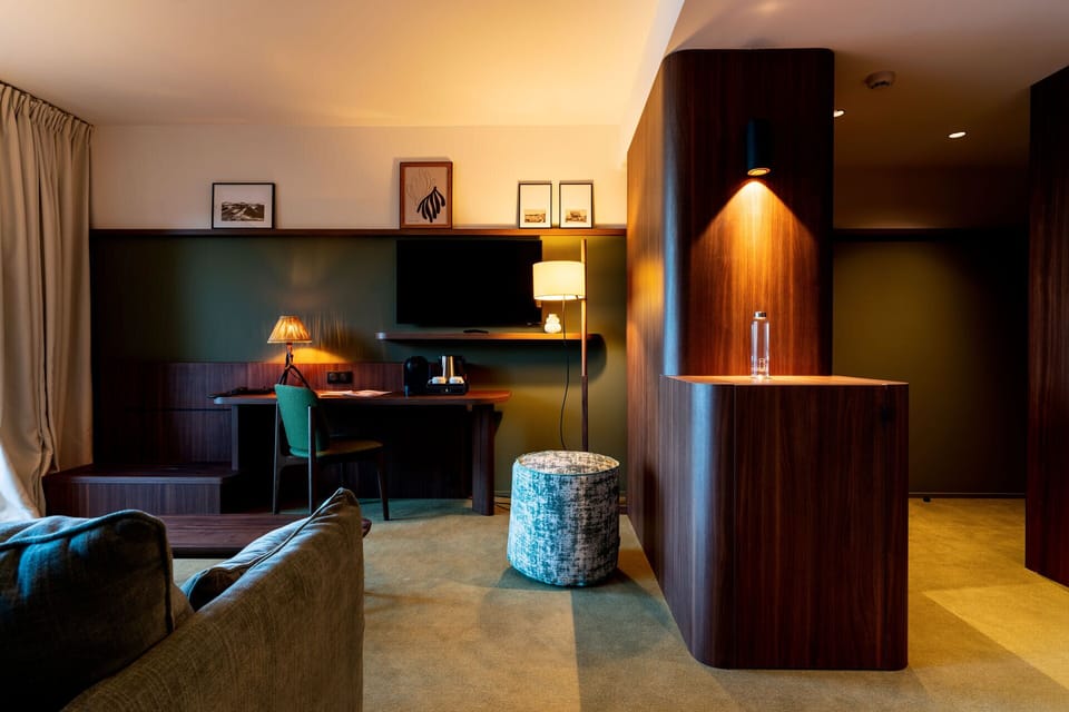 Family Suite, Sea View | In-room safe, soundproofing, free cribs/infant beds, free WiFi