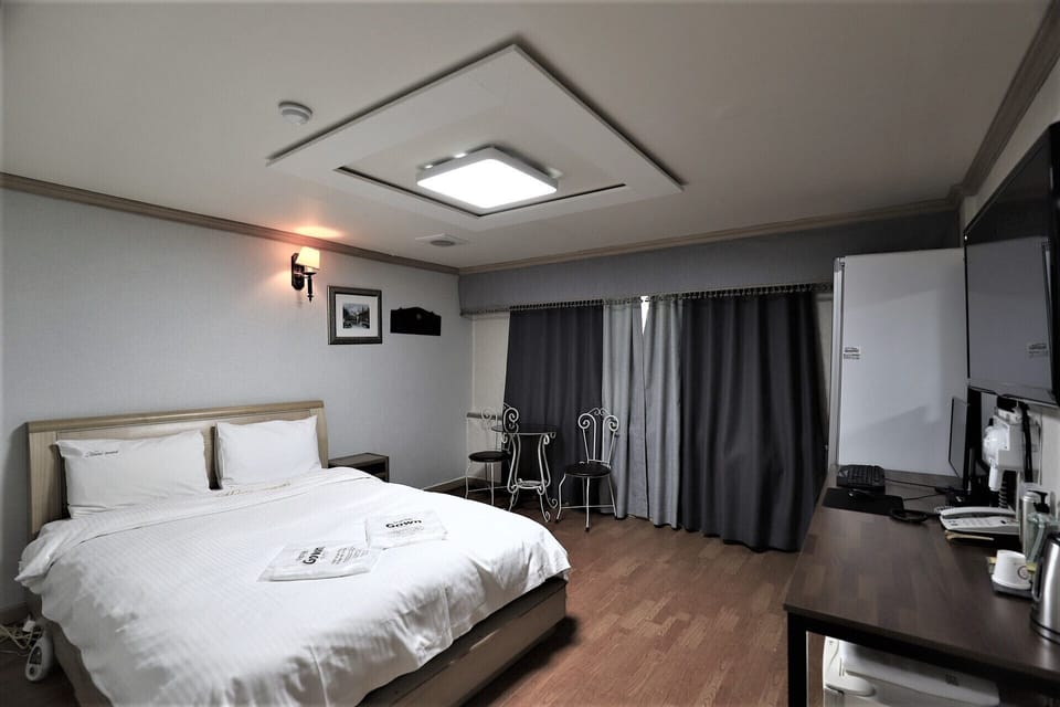 Classic Double Room | Egyptian cotton sheets, premium bedding, down comforters, pillowtop beds