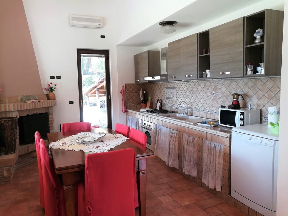 Villa, 3 Bedrooms, Smoking, Balcony | Interior
