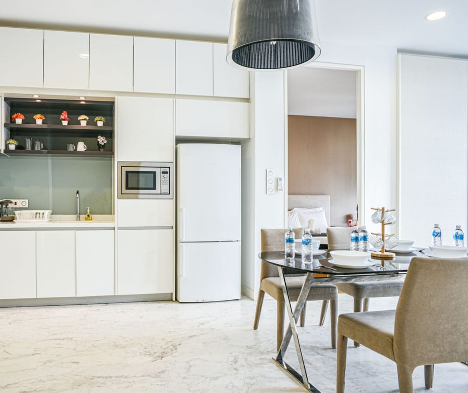 Deluxe Suite, 3 Bedrooms | Private kitchen | Fridge, microwave, oven, freezer