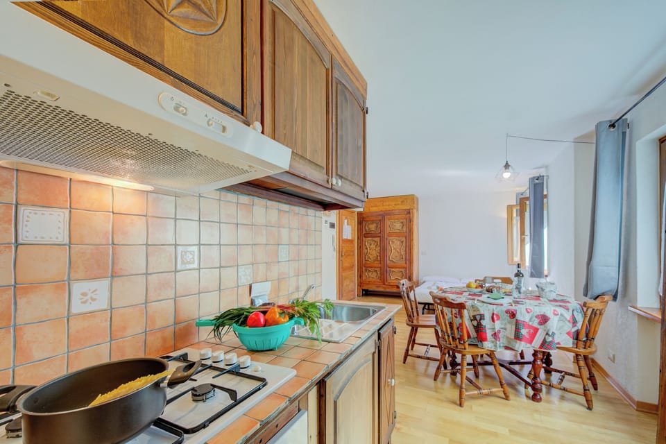 Standard Studio, Mountain View (Studio Clotes Ski In - Ski Out) | Private kitchen | Fridge, microwave, oven, stovetop